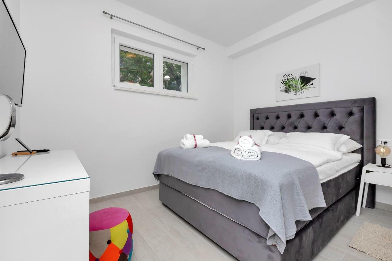 Apartments Morpheus Макарска Екстериор снимка