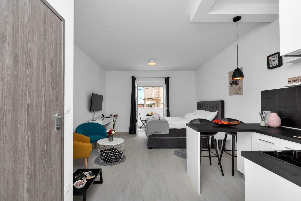 Apartments Morpheus Макарска Екстериор снимка