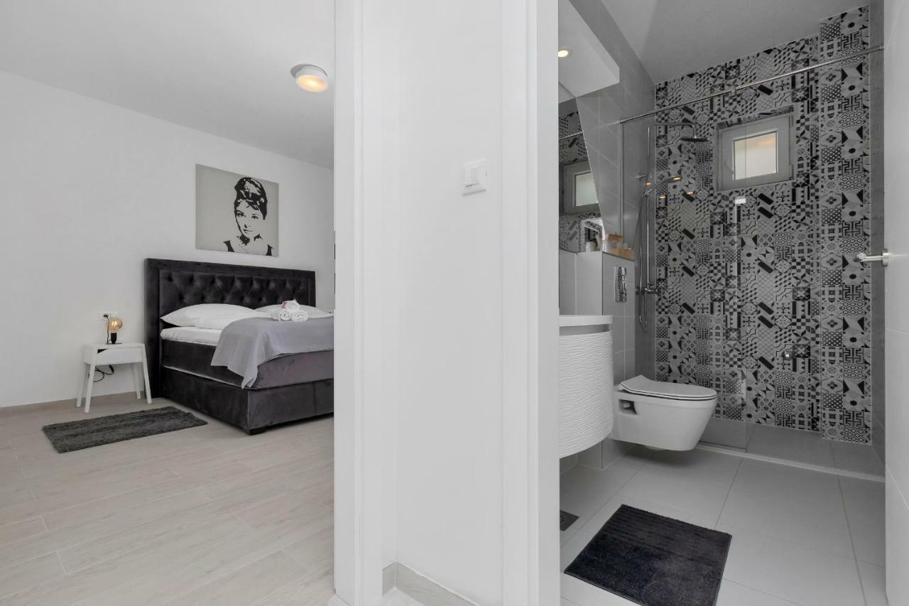 Apartments Morpheus Макарска Екстериор снимка